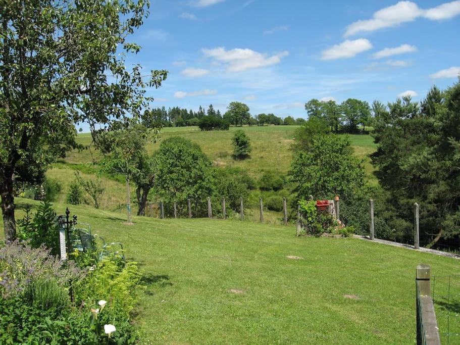 Cottage By The Chateau With Pool In National Parc Les Salles-Lavauguyon Exterior foto