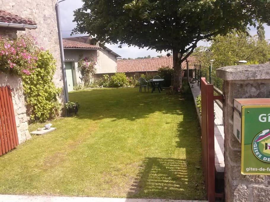Cottage By The Chateau With Pool In National Parc Les Salles-Lavauguyon Exterior foto
