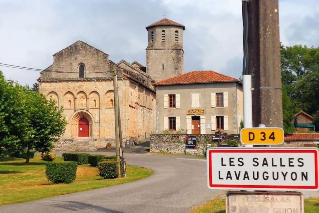 Cottage By The Chateau With Pool In National Parc Les Salles-Lavauguyon Exterior foto